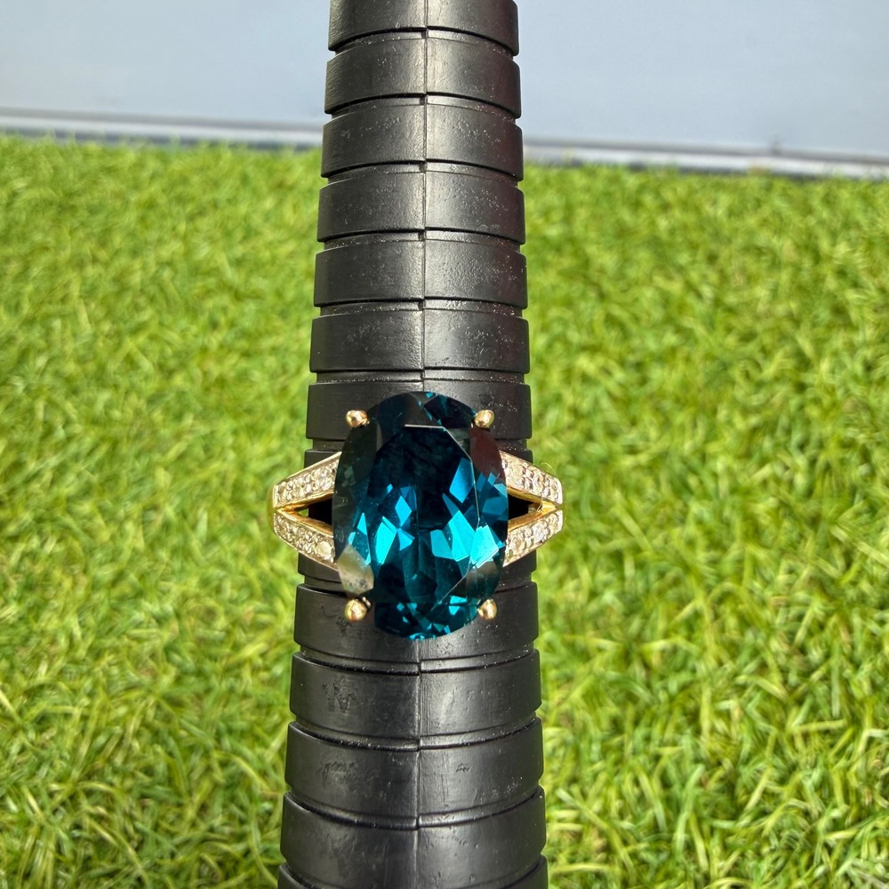 Vtg 14K Gold Ring London Blue Topaz Style Oval Cocktail Split Shank Size 8 4g